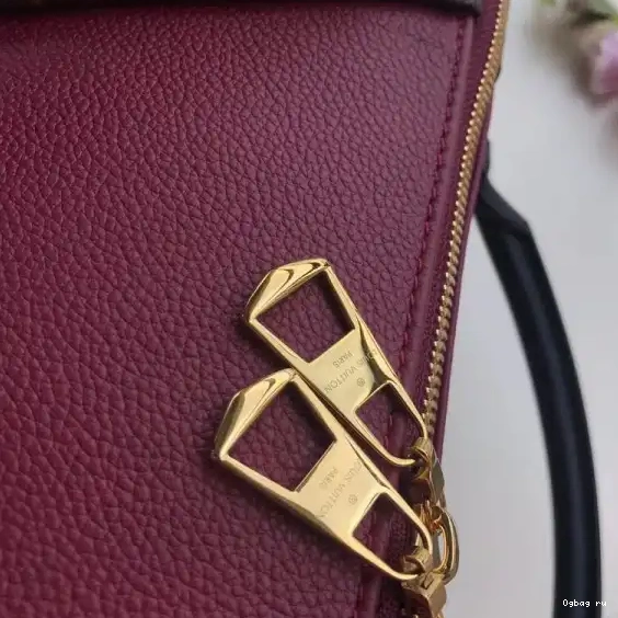 Louis TOTE Vuitton V MM 0421
